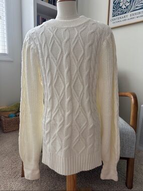 crown & ivy White Cable-Knit Crewneck Sweater